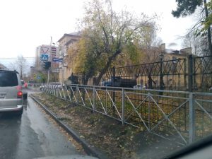 Забор перед забором установили в Новосибирске