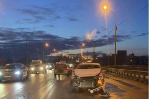 Массовое ДТП на Кирова парализовало движение на мосту