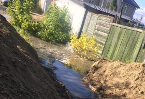 В Бердске снова прорвало канализацию - город затопило фекалиями