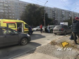 ДТП в Кировском районе Новосибирска: есть пострадавшие