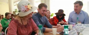 Сибирские пенсионерки устроили дефиле