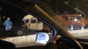 ДТП «КамАЗа» и маршрутки собрало пробку на Бердском шоссе
