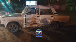 Женщину зажало в автомобиле «Жигули» в Кировском районе