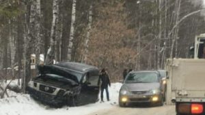 ДТП в  Новосибирске: внедорожник потерял колесо