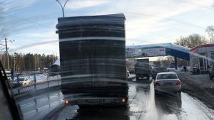 ДТП фуры с «ГАЗелью» парализовало Бердское шоссе в Новосибирске