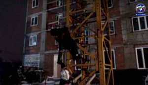 В Новосибирске женщину эвакуировали с башенного крана