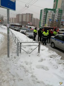 Три автомобиля столкнулись в Дзержинском районе Новосибирска