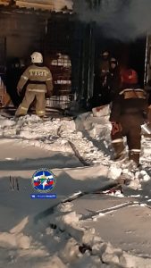Складские помещения загорелись в Кировском районе