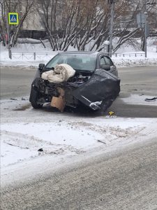 Три автомобиля столкнулись в Дзержинском районе Новосибирска