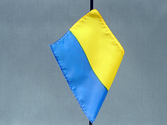Флаг Украины предлагают перевернуть вверх тормашками