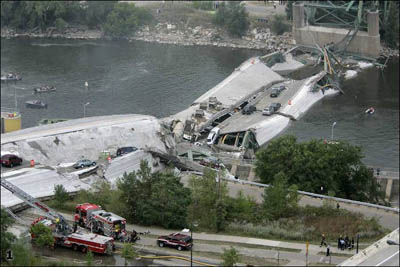 Мост через Миссисипи рухнул с 50-ю автомобилями.