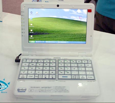 UMPC Noahpad EL-460 оснащен не совсем обычной, скорее совсем необычной клавиатурой