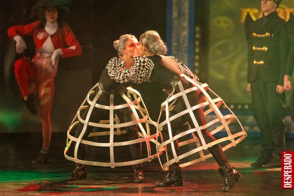 Театр танца "EXORDIUM" представит вниманию зрителей танцевальный спектакль "Алиса из Зазеркалья"