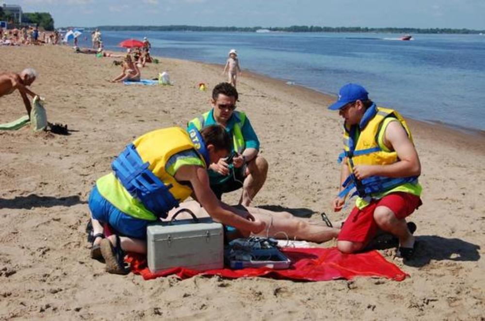 Утопающая украина. Спасатель на пляже. Анапа Витязево утонувшие.