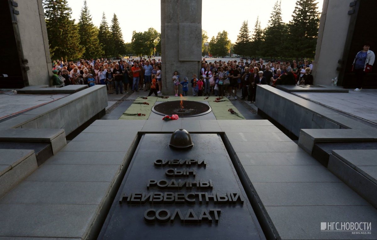 Монумент славы новосибирск фото с описанием