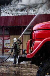 Торговый комплекс загорелся в Новосибирской области