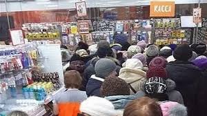 В супермаркете Новосибирска произошла давка из-за дешевого порошка