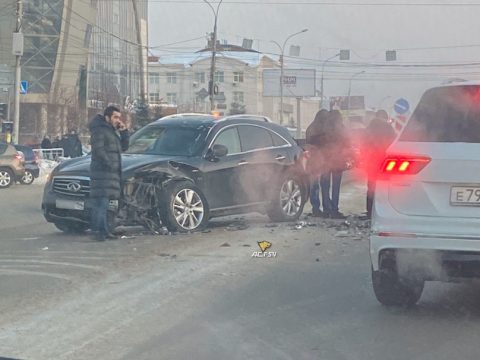 Три автомобиля столкнулись на улице Большевистской