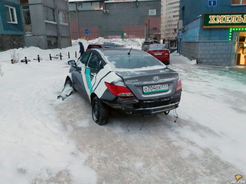 В Новосибирске злоумышленники разобрали автомобиль, предоставляемый по услуге каршеринг