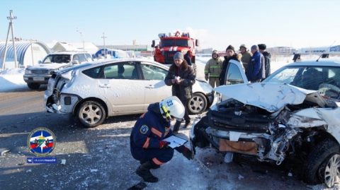 Лобовое ДТП под Новосибирском: пострадали три человека