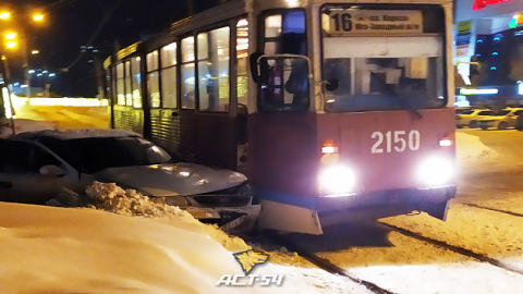 В ДТП в Новосибирске попали сразу два трамвая