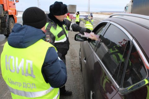 Новосибирских водителей призвали к трезвости сотрудники ГИБДД и волонтеры «Балтики»