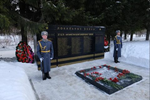 Новосибирцы возложили цветы в память о воинах-интернационалистах