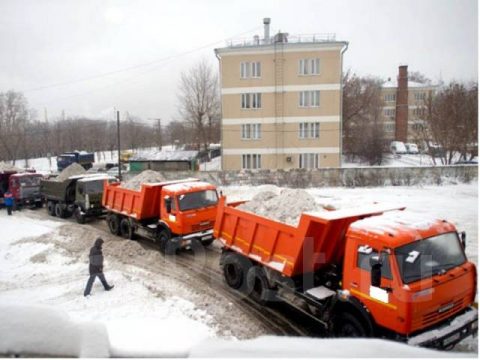 Стоимость вывоза снега со двора в Новосибирске – 100 тысяч рублей