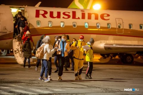Самолет с детьми-спортсменами вернулся в Новосибирск из Киргизии
