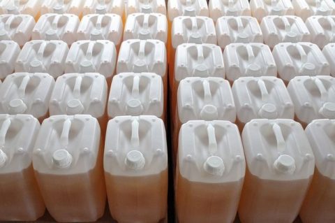 На складе в Новосибирске нашли 25 000 литров нелегального спирта