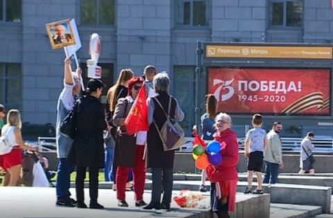 Жители Новосибирска смотрели воздушный парад не только из окон
