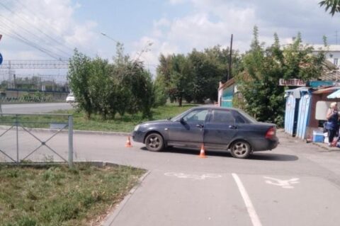 Велосипедист попал под колеса машины в Новосибирске