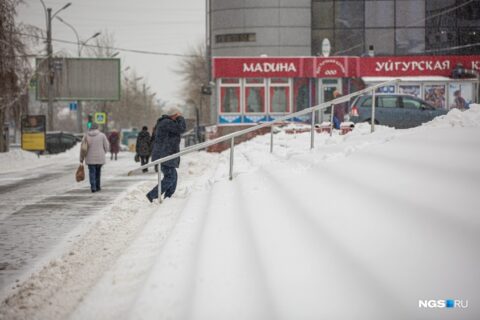 В Новосибирске выпал снег — местные жители делятся фото зимних улиц