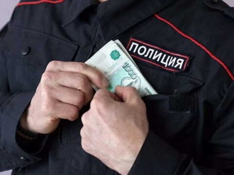 Новосибирский полицейский продавал сведения об умерших