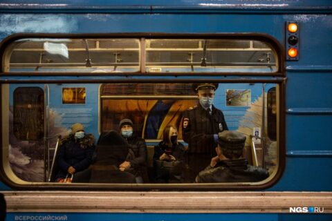 В Новосибирском метро прошла облава на пассажиров без масок