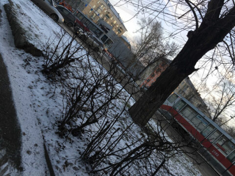 В Новосибирске ДТП из-за гололёда перекрыло путь трамваям