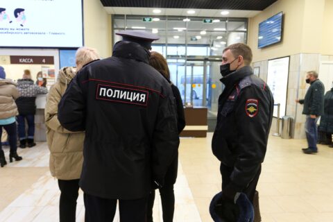 На автовокзале Новосибирска прошел рейд по безмасочникам