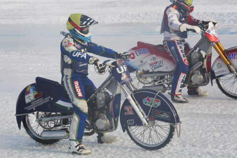 В Новосибирске прошел первый этап финала Кубка России по мотогонкам на льду