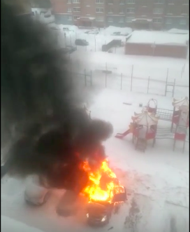 В Новосибирске сгорел автомобиль из-за автоодеяла