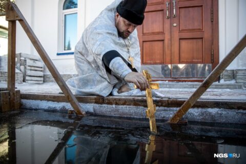 Как прошло Крещение в Новосибирске - 15 ярких фото