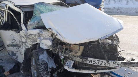 В Новосибирске столкнулись иномарка и автобус