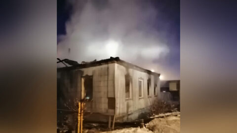 Частный дом сгорел в Октябрьском районе Новосибирска