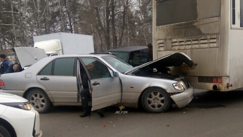 В аварии на Бердском шоссе столкнулось пять автомобилей