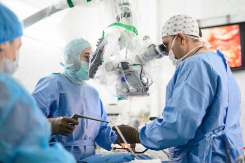 Новосибирские нейрохирурги удалили пациентке гигантскую опухоль