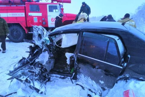 В аварии под Новосибирском погибла женщина и пострадало четыре человека