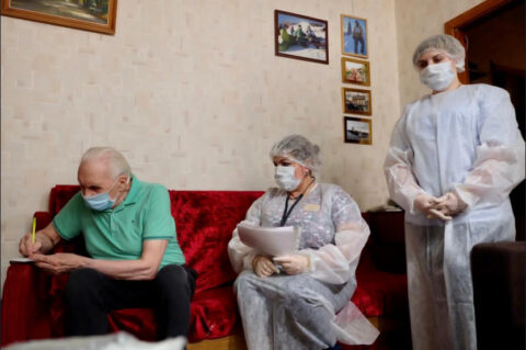 Прививку от коронавируса в Новосибирске можно сделать на дому