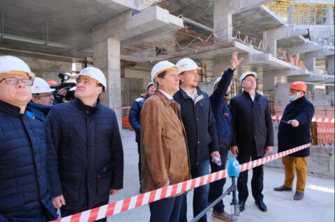 Александр Жуков оценил работы по строительству ледовой арены