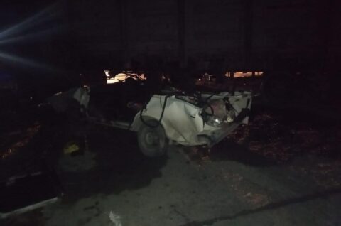 Под Новосибирском в брошенный вагон врезался автомобиль