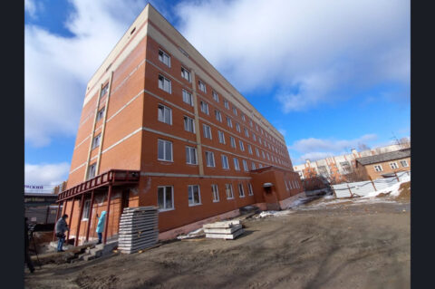 Поликлиника в Заельцовском районе Новосибирска строится с опережением графика