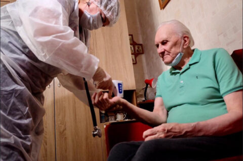 Прививку от коронавируса в Новосибирске можно сделать на дому